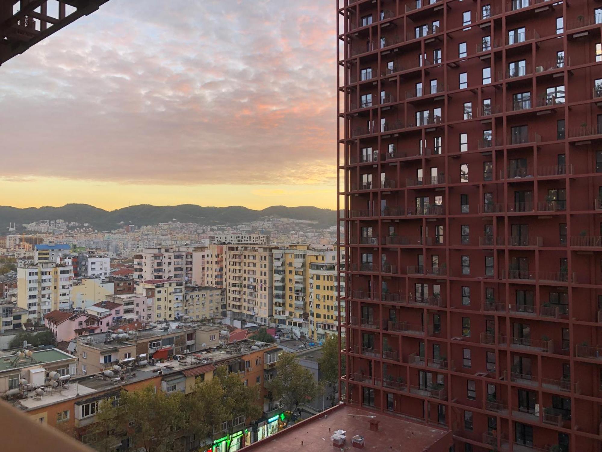 Garden Building Luxury Apartment 地拉那 外观 照片