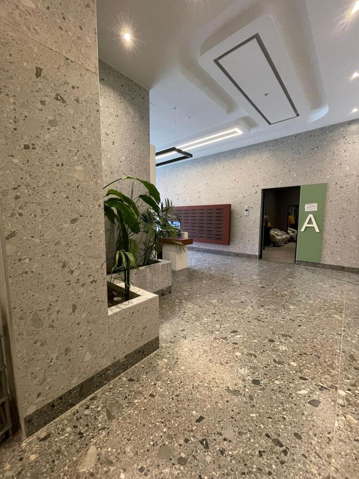 Garden Building Luxury Apartment 地拉那 外观 照片